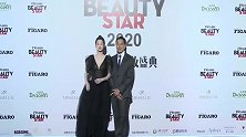 费加罗美妆盛典红毯与采访，王玉雯一身黑色拖地纱裙