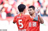上赛季交锋回顾：艾克森点射保利尼奥破门 广州队2-1嵩山龙门