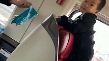 儿子第一次坐高铁，他竟然在做这种事，为娘的老脸啊！