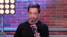 小伙上台来了个后空翻，郭富城十分欣喜，直接合不上嘴了！