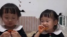 双胞胎姐姐：可以吃辣条了，妹妹突然变得好贴心，怎么没欺负姐姐