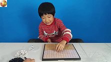 亲子游戏五子棋，这小姑娘棋艺高！