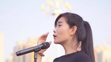 大妹子翻唱《舞女》《多年以后》唱出了满满的情怀！