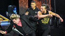 NXT未播画面：奥莱利叫嚣挑衅 科尔失控肘击总经理瑞格