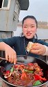 哎呀妈呀这大海螺真好吃，挤个东西给你们看看