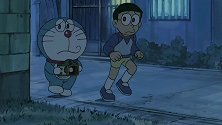 哆啦A梦：看到胖虎被困在空地上，大雄一阵内疚。