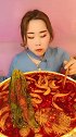麻辣粉耗子，小姐姐的吃法看着真带劲，表情绝了，感觉好过瘾！