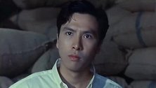 黑人不自量力，嘲笑高手，不料高手突然使出一拳，太搞笑了