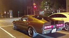 等红灯遇见台二代Mustang