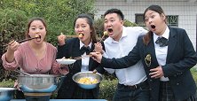 老师给同学做拔丝苹果，结果不到两分钟就全被吃光了，真是大吃货