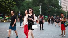 黑色吊带装，夏天穿真是再合适不过了
