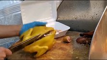 香港深水比较出名的一家礼记烧腊，看颜色就知道很好吃