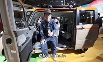 fast4ward东京改装展 不要小看K-car 去掉B柱还是很大的哟