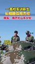 一高校军训新生长相酷似周杰伦。网友：周杰伦山东分伦军训 周杰伦 开学