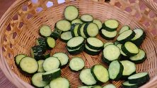 黄瓜吃了几十年，还是这种做法最好吃，一次做五斤，比吃肉都过瘾
