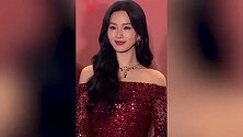 刘诗诗红裙高定亮相晚宴，大方又美艳，和张艺兴林允儿惊喜同框
