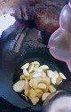 大蒜烧鲶鱼，鱼肉好鲜嫩蒜香味美，喝酒下菜的最佳搭配！
