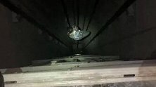 门开了竟没有电梯！男子30楼踩空坠下 抓住钢索一路滑到5楼
