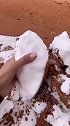 下了雪的沙特阿拉伯，被黄沙覆盖，确实有点像提拉米苏，真想上去咬一口