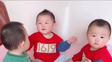 三胞胎妹妹总是爱欺负哥哥，妹妹手一抬给哥哥吓得眼都眯起来了