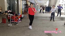 30岁姐姐独自表演鬼步舞，充满青春活力，是不是很好看？