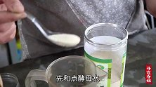 酸菜腌好，春姐做顿猪肉酸菜包子，搭着小米粥，姐弟三人吃开心了