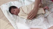 【出生第13天】金牌月嫂传授让宝宝停止哭泣的襁褓包法，真牛