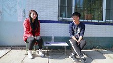 美女晚上一个人睡觉害怕，却叫来大伯子一起住，真逗