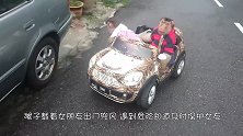 两只陆龟约会被男子搅黄，雄龟转头去找男子算账，画面看得人着急