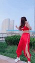 美女户外秀高抬腿，动作表演实在美！