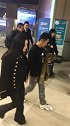 拳王携妻子十指紧扣出游