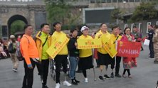 安宁走基层：爱心人士游览龙门石窟中