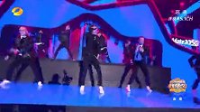 王一博劲黑套装全场迷妹尖叫 模仿迈克杰克逊引爆全场