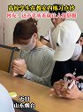 山东烟台：高校学生在教室内练习点钞