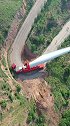盘山公路的风力发电浆叶运输车，为工人师傅们点赞