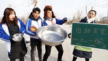 自助打饭100元一碗，小伙为了吃回本，竟带着超大碗来吃