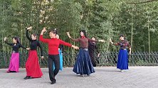 紫竹广场舞《芦花美》悠扬的歌声，曼妙的舞姿，崔老师领舞