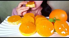 冰糖橙子可不是只有美丽的外表，它的口感既甜蜜又多汁，好吃极了