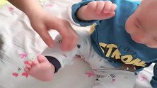别人都选妃，他选鞋子，这么小就知道爱美了！