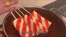 小伙儿无辣不欢，冰淇淋都要配辣椒，太重口味了！