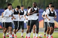 《中超前线》黄海战华夏将派轮转阵容登场 新援有望替补完成首秀