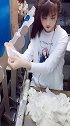 偷拍我们厂花，看颜值气质还可以吧