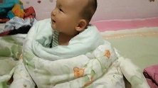 宝宝要睡觉了，做了什么宝宝竟然高兴地叫了起来
