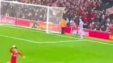 现场实拍利物浦2-0维拉 萨拉赫传射努涅斯建功