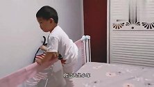 15个月宝宝“花式”下床，动作太萌了，小宝宝咋这么聪明呢