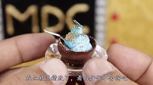 大厨大展身手，制作迷你鸡肉春卷，看到成品口水都止不住了！