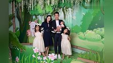 40岁佟大为全家福曝光，两个女儿好漂亮，网友：幸福的一家人