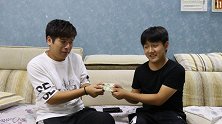 搞笑剧：小伙拿着欠条向兄弟借钱，结果一分钱没借到，还赔了2元