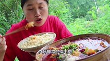 胖妹嘴馋吃火锅鱼，一顿猛吃差点被鱼刺卡住，这是几天没吃饭了