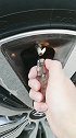 轮胎气门嘴是否漏气，看这里的火焰就可以判断了。
